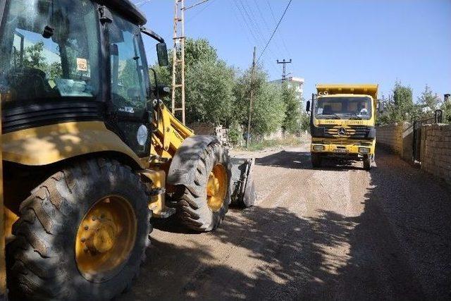 Tuşba Belediyesi’nden Yol Açma Ve Genişletme Çalışması