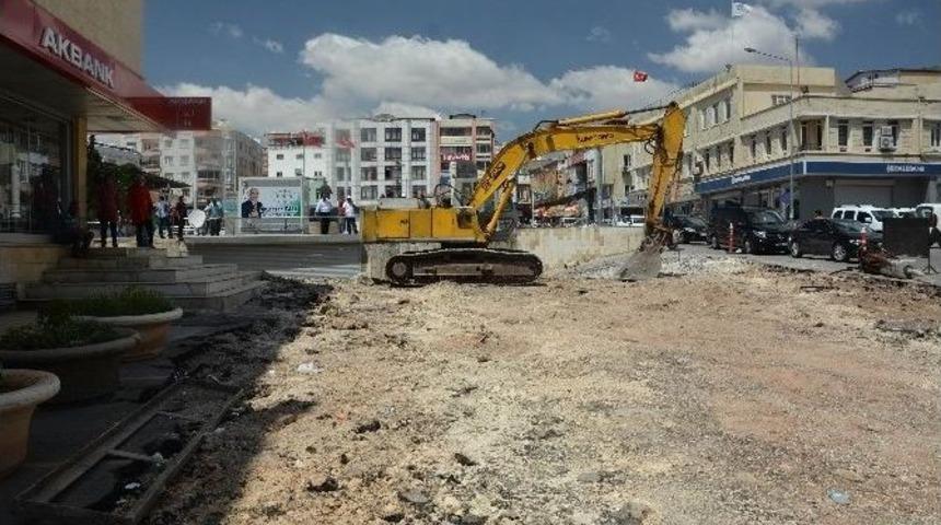 Cumhuriyet Meydanı Ve Otopark Girişinde &Ccedil;evre D&uuml;zenlemesi