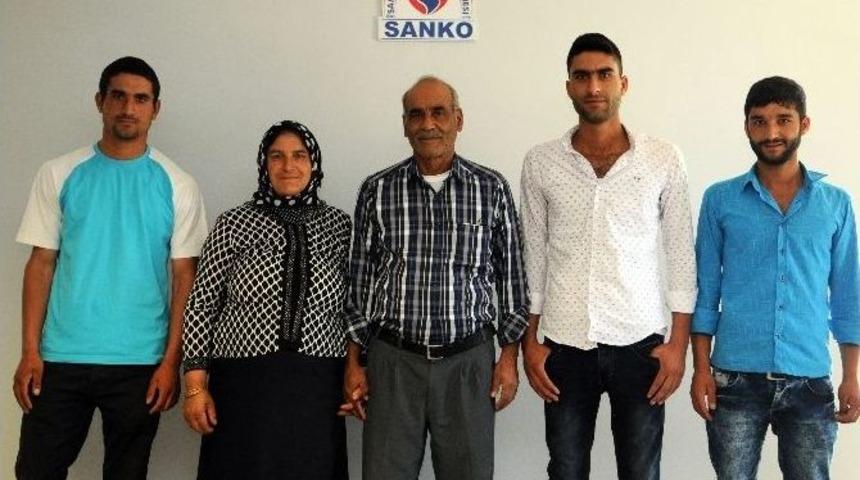 Baba Oğluna İsmini, Oğlu Babasına B&ouml;breğini Verdi