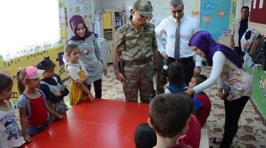 T&uuml;mgeneral İlbaş, Elbeyli Konteyner Kentini Ziyaret Etti