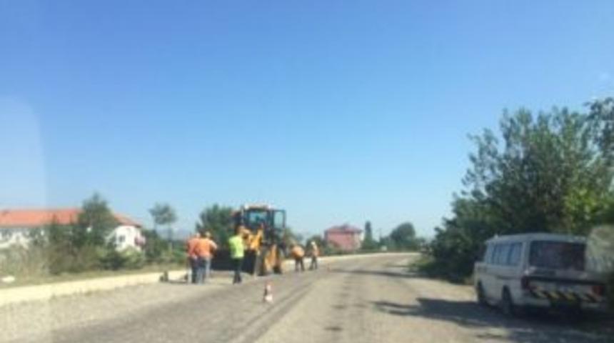 Ekiplerden &Ccedil;aycuma Yolunda Mıcır &Ccedil;alışması