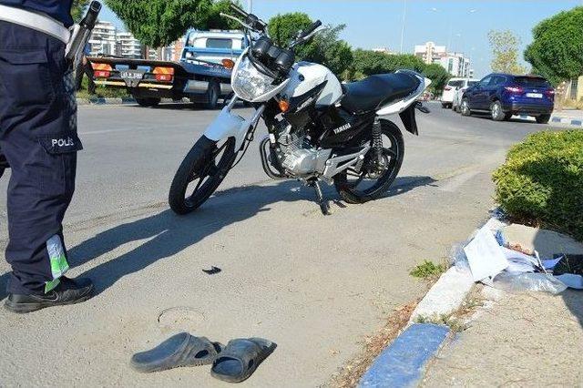 Manisa’da Motosiklet Ve Otomobil Çarpıştı: 2 Yaralı