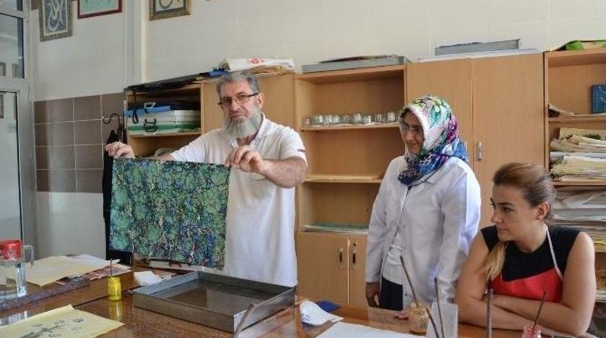 Ebru Sanatıyla Stres Atıyorlar