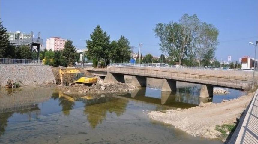 Sarıdere &Uuml;zerine Yaya K&ouml;pr&uuml;s&uuml; İnşa Ediliyor