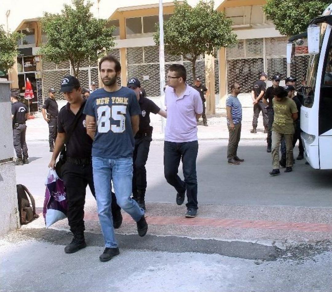 Mersin&rsquo;de Fet&ouml; Operasyonunda 30 Emniyet&ccedil;i Adliyeye Sevk Edildi