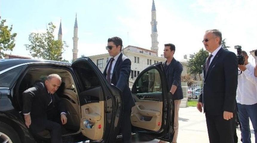 Bakan &Ouml;zl&uuml;: "obama Nobel &Ouml;d&uuml;l&uuml;&rsquo;n&uuml; Hak Etmedi"