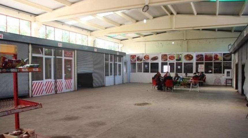 Bilecik&rsquo;te Balık Tezgahlarının Yerini Masa Ve Sandalyeler Aldı