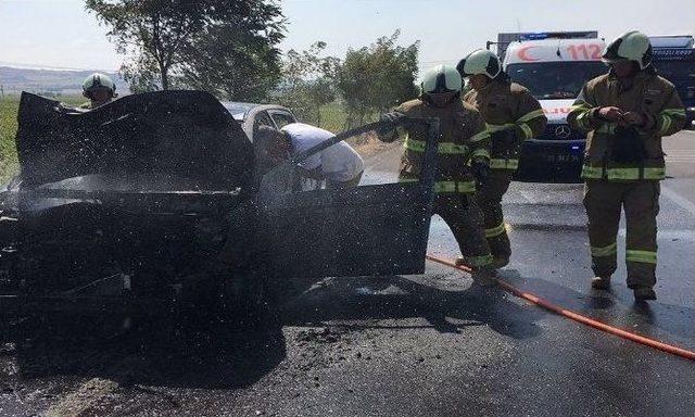 Küle Dönen Otomobilden Sağ Kurtuldu