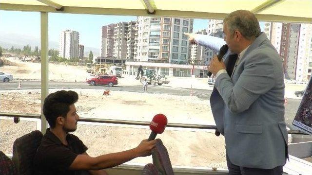 Başkan Mustafa Çelik’ten Üstü Açıkta Otobüste Brifing