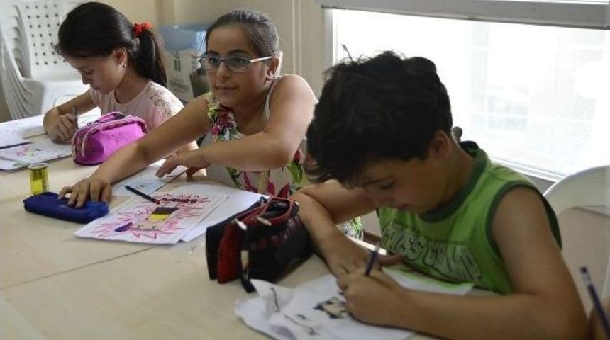 Hayallerindeki &Ccedil;izgi Roman Kahramanlarını &Ccedil;iziyorlar