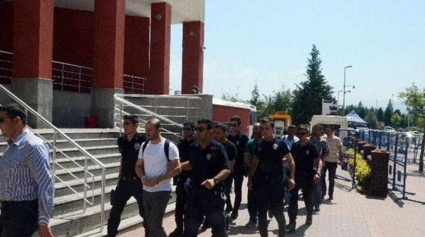 Kocaeli&rsquo;de 10 Polis Memuru Adliyeye &Ccedil;ıkarıldı