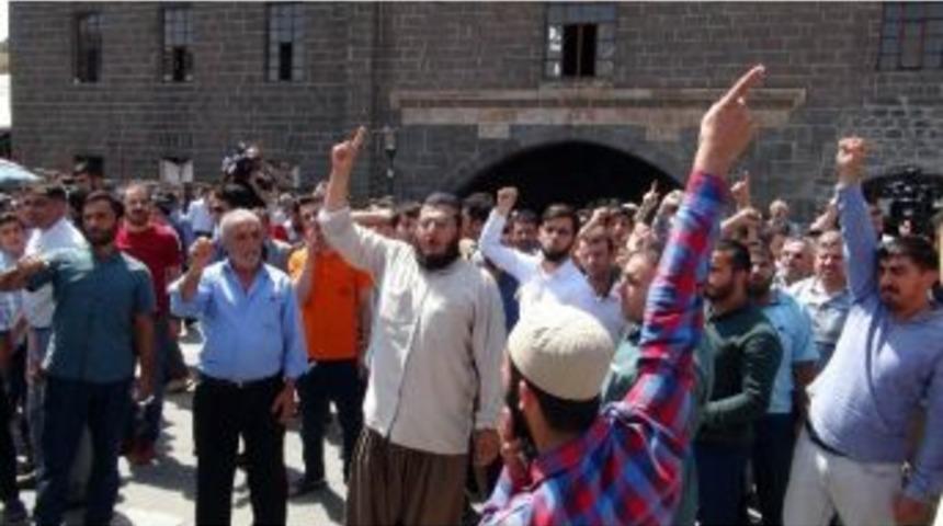 Cuma Namazında Provokasyon