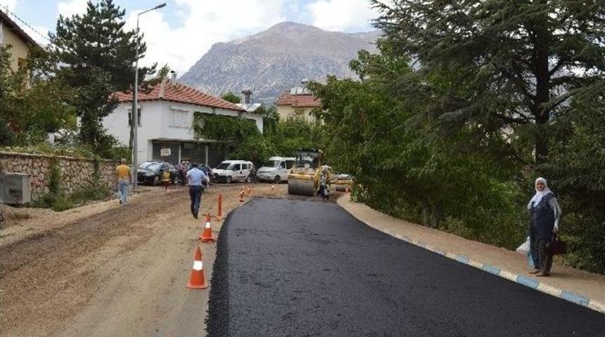 B&uuml;y&uuml;kşehirden G&ouml;mbe&rsquo;ye Sıcak Asfalt