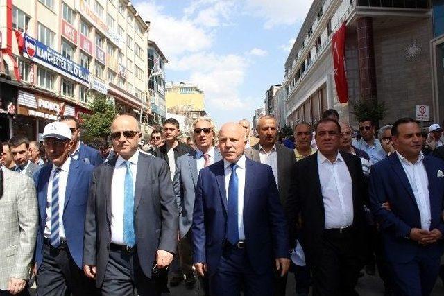 Erzurum’da Güreş Öncesi Kortej