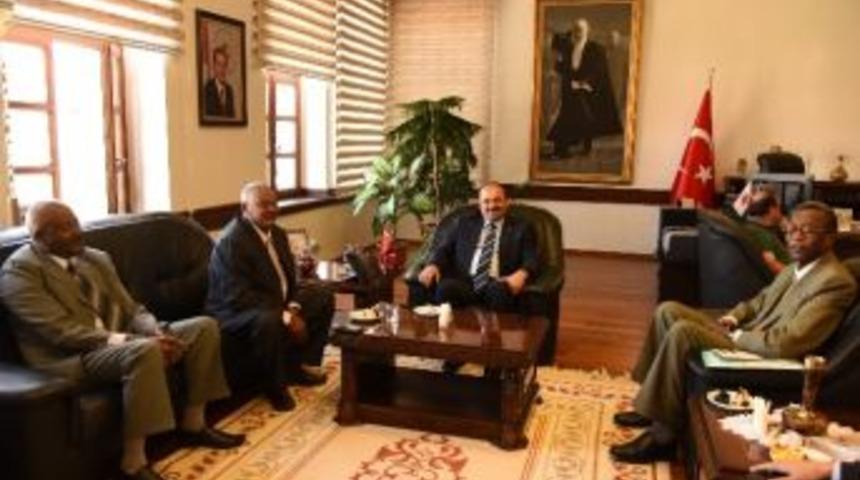 Sudan&rsquo;dan Gelen Heyet, Rekt&ouml;r Aydın&rsquo;ı Ziyaret Etti