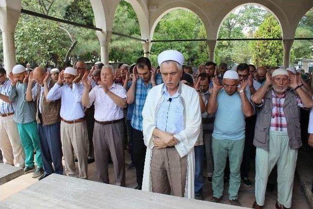 Şehitler İçin Gıyabi Cenaze Namazı Kılındı