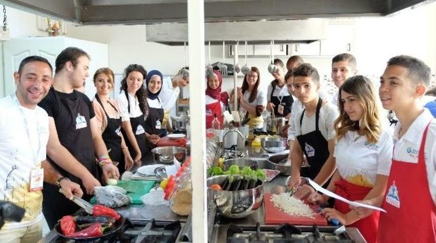 &lsquo;t&uuml;rk&ccedil;e&rsquo; &Ouml;ğrenmeye Geldiler, Bursa&rsquo;da Mutfağa Girdiler