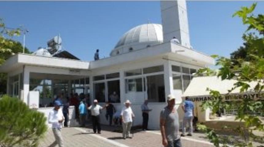 Burhaniye Ören’de Vatandaş Yeni Cami İstiyor