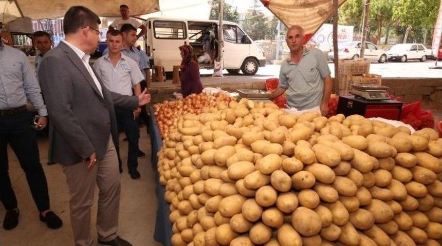 Başkan Subaşıoğlu Karaman Pazarını Gezdi