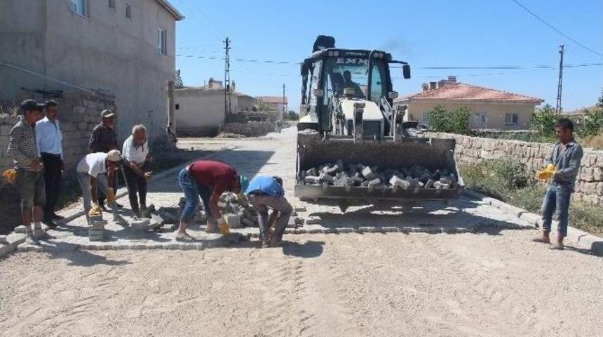 Develi&rsquo;de Parke Ve Asfaltlama &Ccedil;alışmaları Devam Ediyor