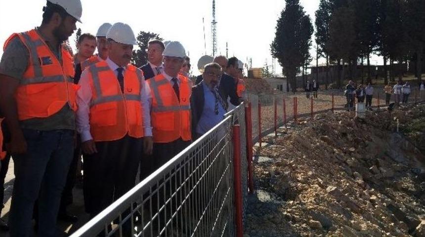 Ulaştırma Bakanı Arslan &Ccedil;amlıca&rsquo;daki Dev Kule Şantiyesini Gezdi