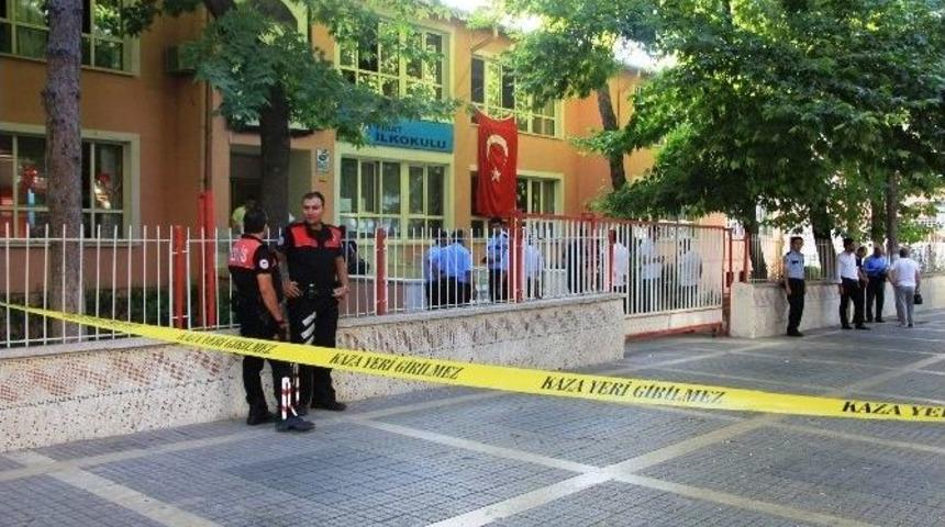İlkokulda G&ouml;rev Yapan Engelli Memur &Ouml;ld&uuml;r&uuml;ld&uuml;