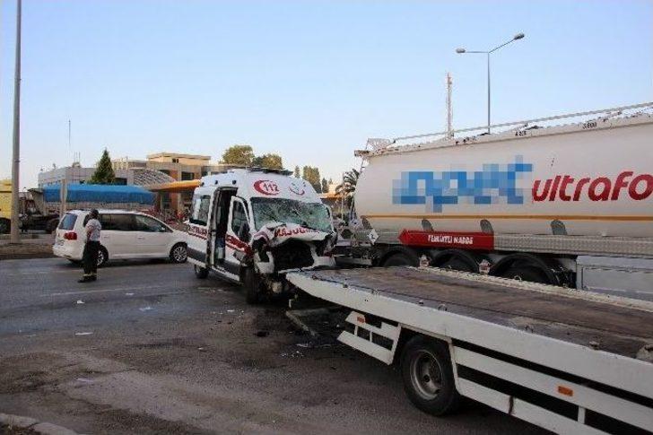 Ambulans İle Tanker Çarpıştı: 3 Yaralı G1
