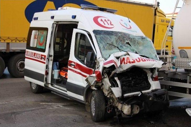 Ambulans İle Tanker Çarpıştı: 3 Yaralı G2