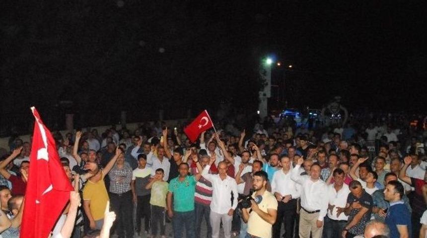 Siirtliler Pkk Ter&ouml;r&uuml;n&uuml; Kınamak İ&ccedil;in Sokaklara D&ouml;k&uuml;ld&uuml;