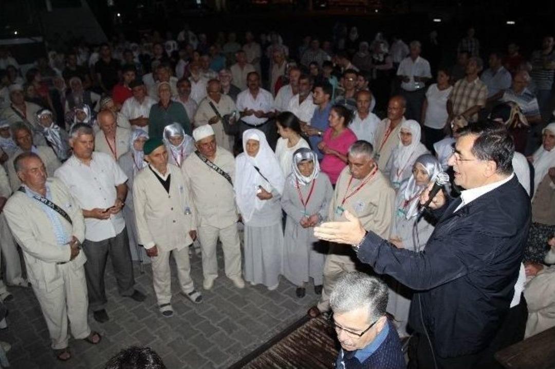 İlk Hacı Kafilesi Dualarla Uğurlandı