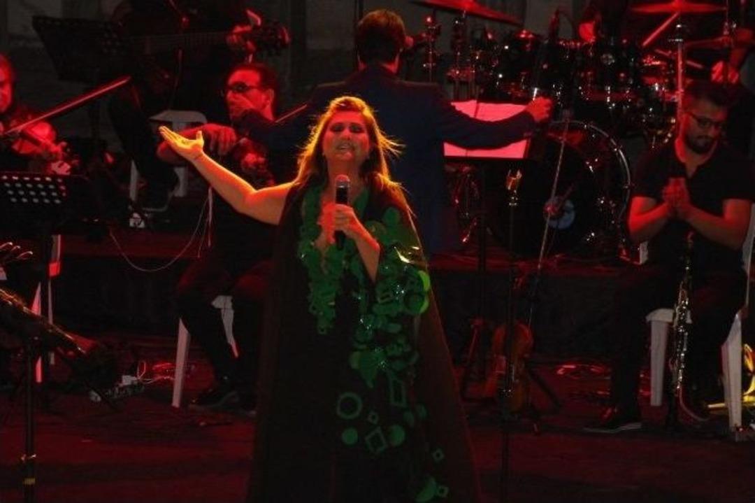 Sibel Can&rsquo;ın Naşide G&ouml;kt&uuml;rk &Uuml;z&uuml;nt&uuml;s&uuml;