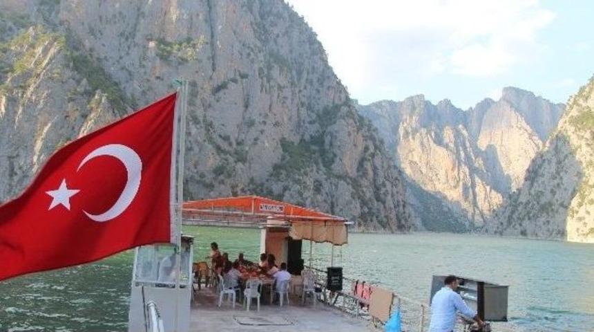 Vezirk&ouml;pr&uuml;&rsquo;de Şahinkaya Kanyonu&rsquo;na Turist Akını