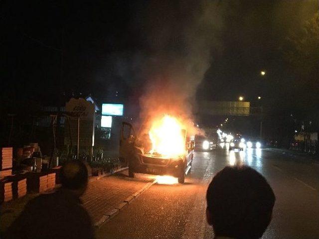 Bursa’da İşçi Dolu Servis Alev Alev Yandı...(özel Haber)