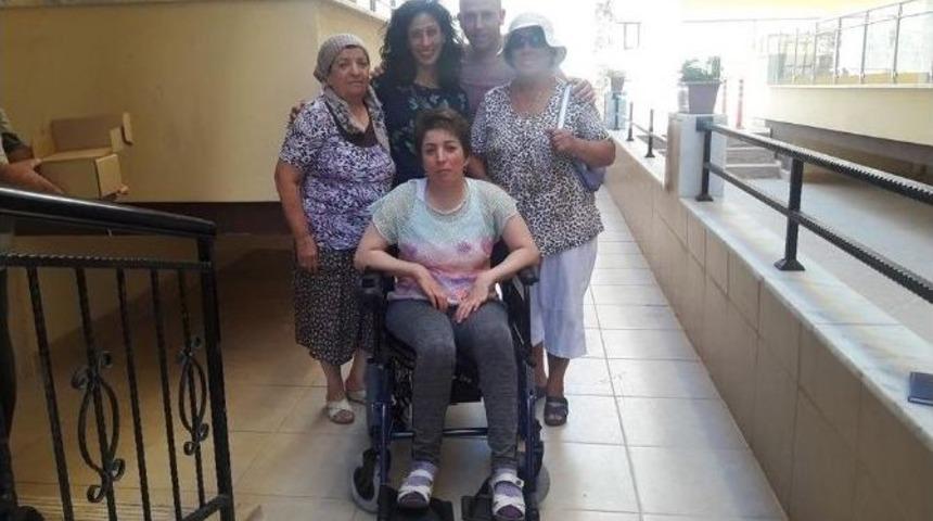 Didimli Hayırsever Engelli Aysel&rsquo;in Y&uuml;z&uuml;n&uuml; G&uuml;ld&uuml;rd&uuml;
