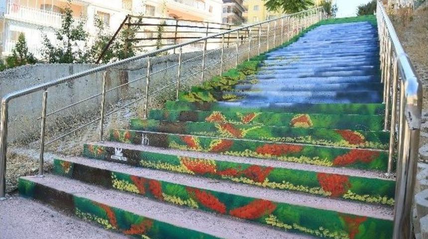 Merdivenli Yollar Renklendi