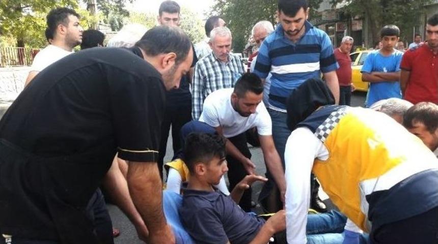 Hafif Ticari Ara&ccedil; İle Motosiklet &Ccedil;arpıştı