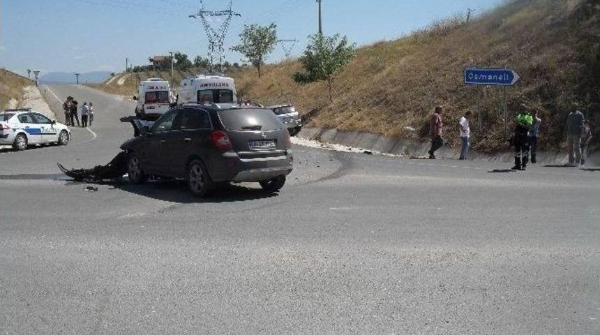 Osmaneli De İki Otomobil Kafa Kafaya &Ccedil;arpıştı: 6 Yaralı