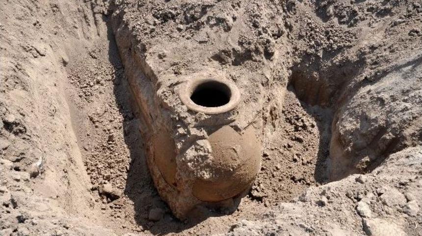 Tarladan Tarih&icirc; K&uuml;p &Ccedil;ıktı