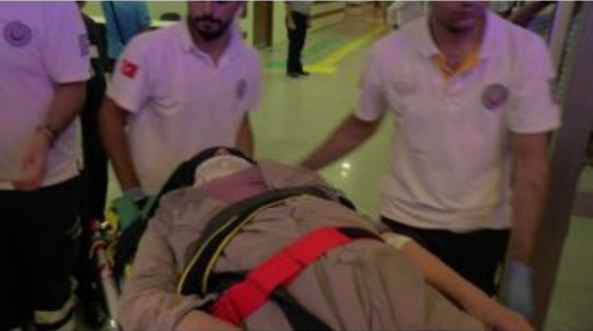 Otomobil &Ccedil;arpan Yaşlı Kadın Yaralandı