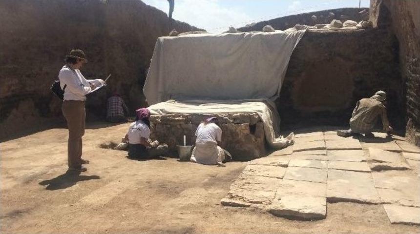 Ayanis Kalesi&rsquo;nin Bu Yılki Kazı &Ccedil;alışmalarının Sonuna Gelindi