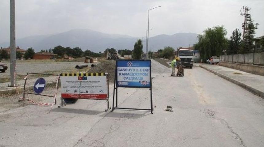 Kanalizasyon Hattı Yenileme Çalışmaları Devam Ediyor