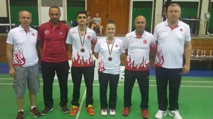 Badmintoncular Madalyayla D&ouml;nd&uuml;ler