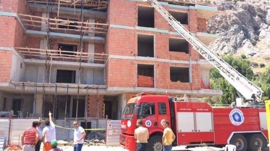 Antalya&rsquo;da İnşaatta G&ouml;&ccedil;&uuml;k: 3 Yaralı (1)