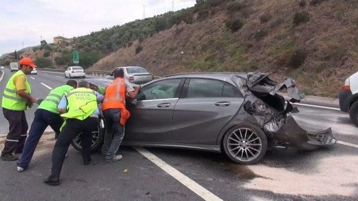 Tem Otoyolunda İki Otomobil Çarpıştı: 3 Yaralı G1