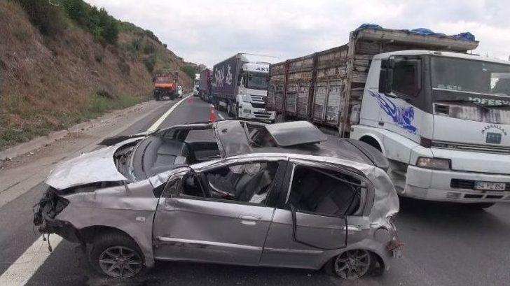 Tem Otoyolunda İki Otomobil Çarpıştı: 3 Yaralı G2