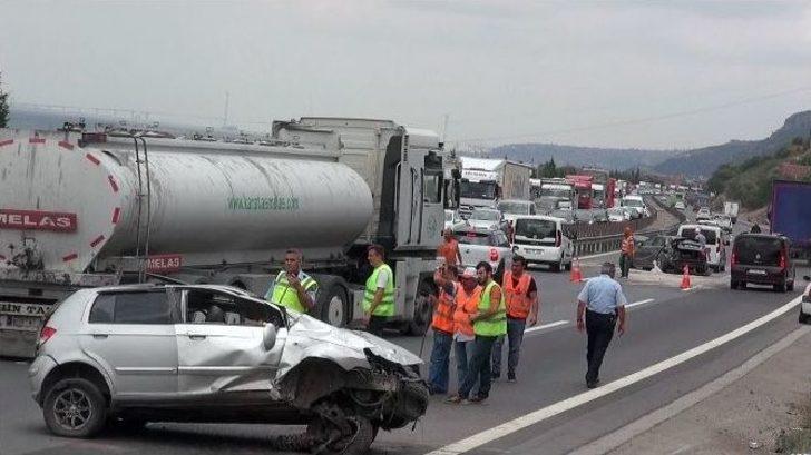 Tem Otoyolunda İki Otomobil Çarpıştı: 3 Yaralı G4
