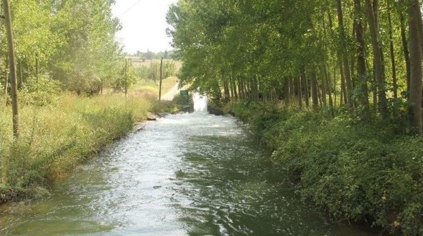 Serinlemek İ&ccedil;in Kanala Giren &Ccedil;ocuk Boğuldu