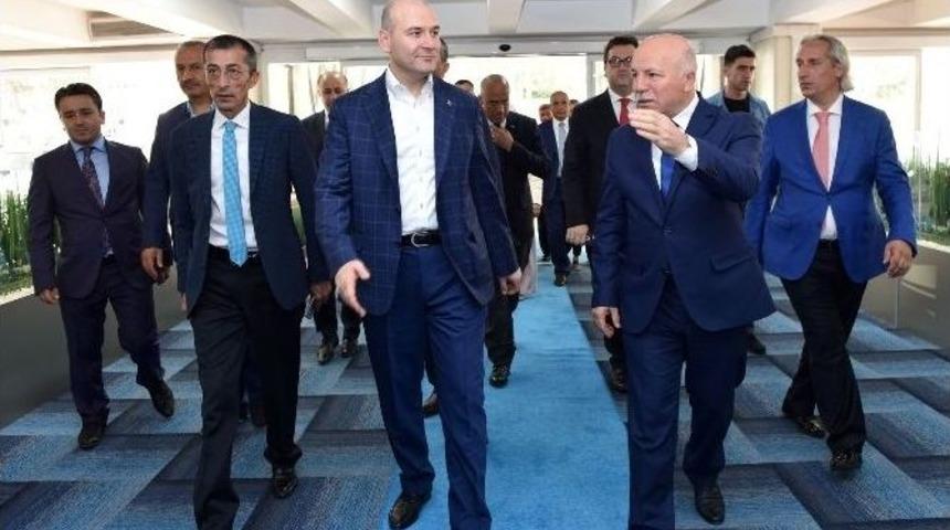 Bakan Soylu&rsquo;dan Başkan Sekmen&rsquo;e &Ouml;vg&uuml;