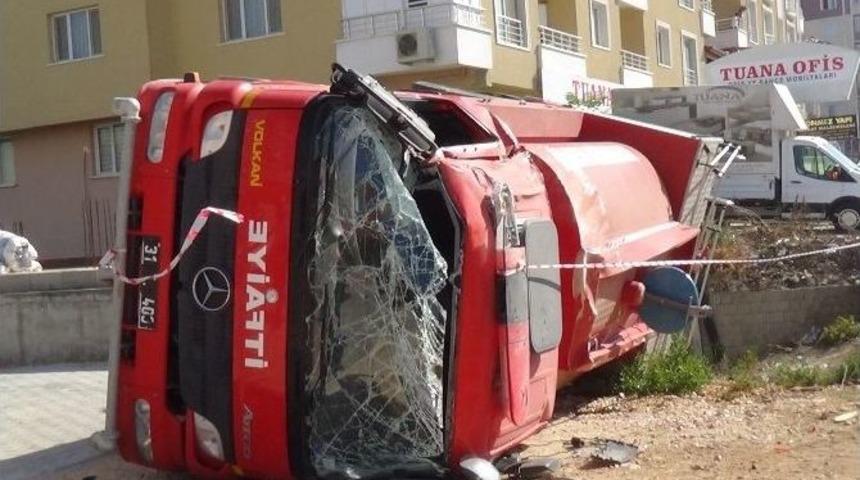 Hatay&rsquo;da Yangına Giden İtfaiye Aracı Devrildi: 1 Yaralı