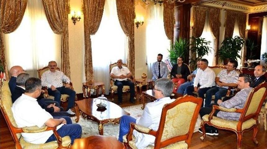 Vali Karaloğlu, Akdeniz Gazeteciler Federasyonu Y&ouml;netim Kurulu &Uuml;yelerini Ağırladı